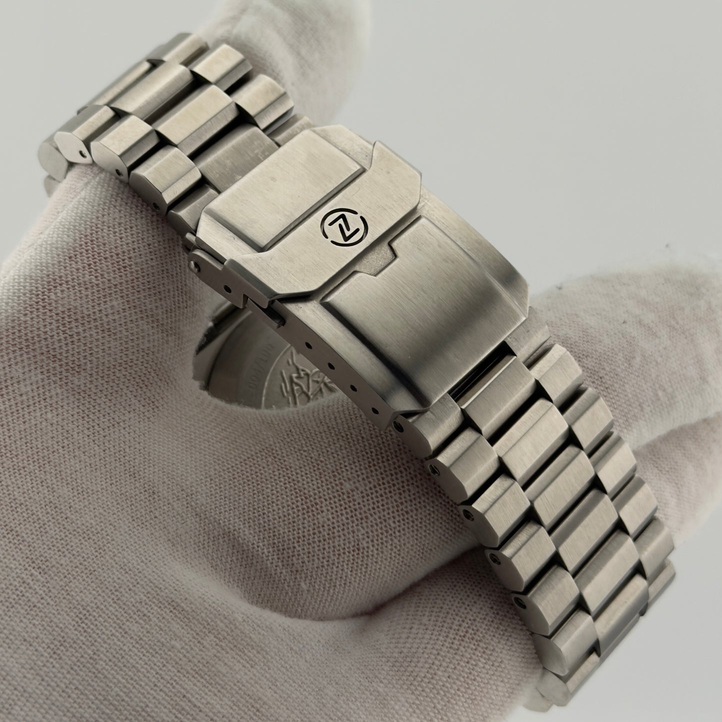 Zelos Hammerhead II No. 050/100 |