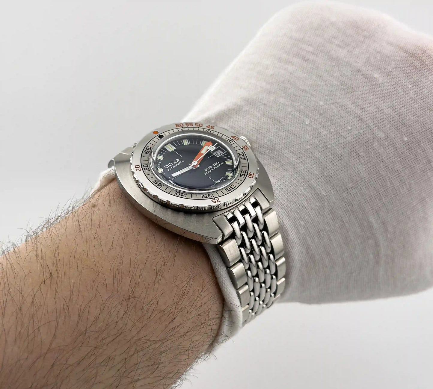 DOXA SUB 300 Sharkhunter 821.10.101.10 COSC Automatic Diver Full Set - CalderoneWatchCo